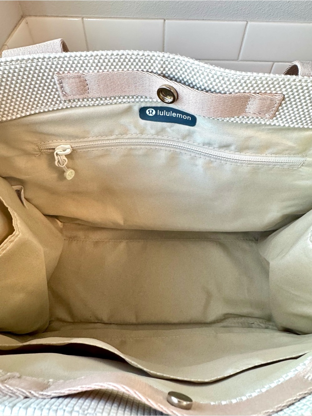Lululemon Two-Tone Canvas Tote Bag 10L. Mojave Tan / Light Ivory. NWT. - Picture 5 of 6